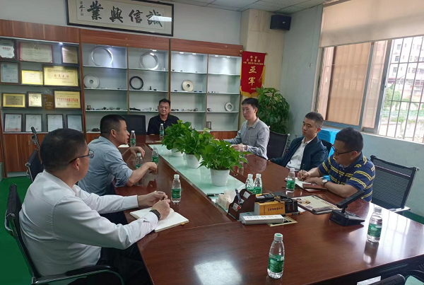 万向齿轮总经理曹小林先生进行接待,并做工作汇报 万向齿轮总经理曹小林先生进行接待,并做工作汇报