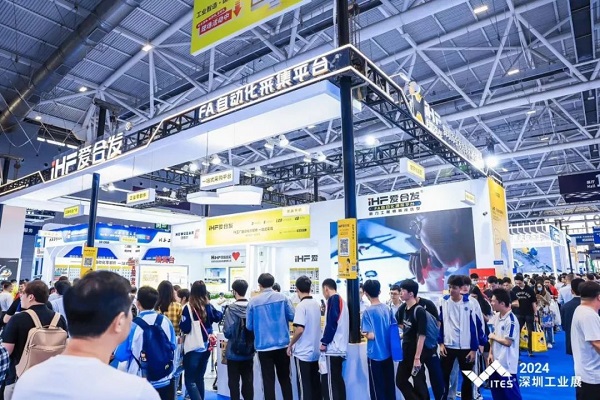 爱万向抽奖活动现场
